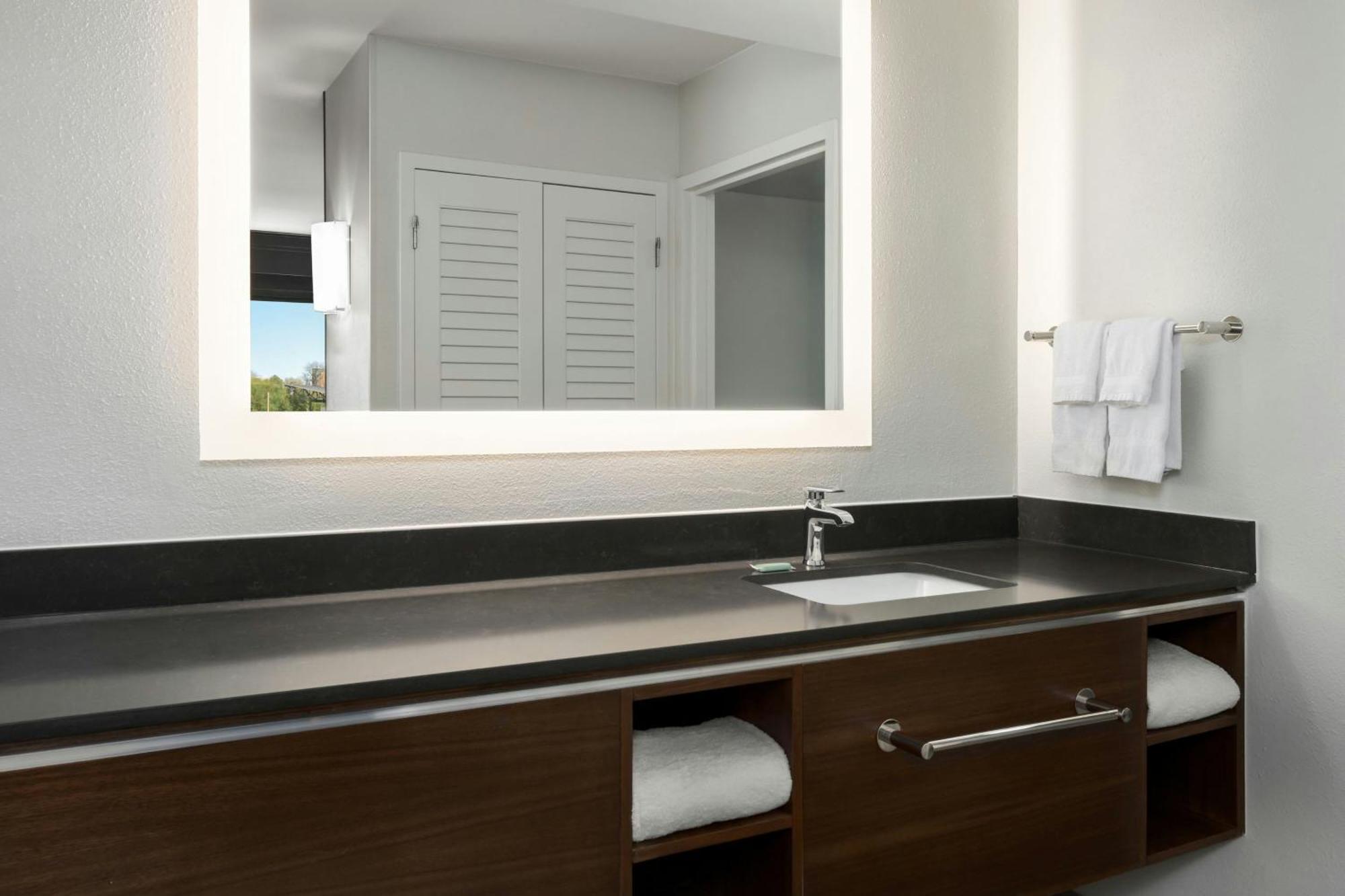 Courtyard By Marriott Chattanooga Downtown Ngoại thất bức ảnh